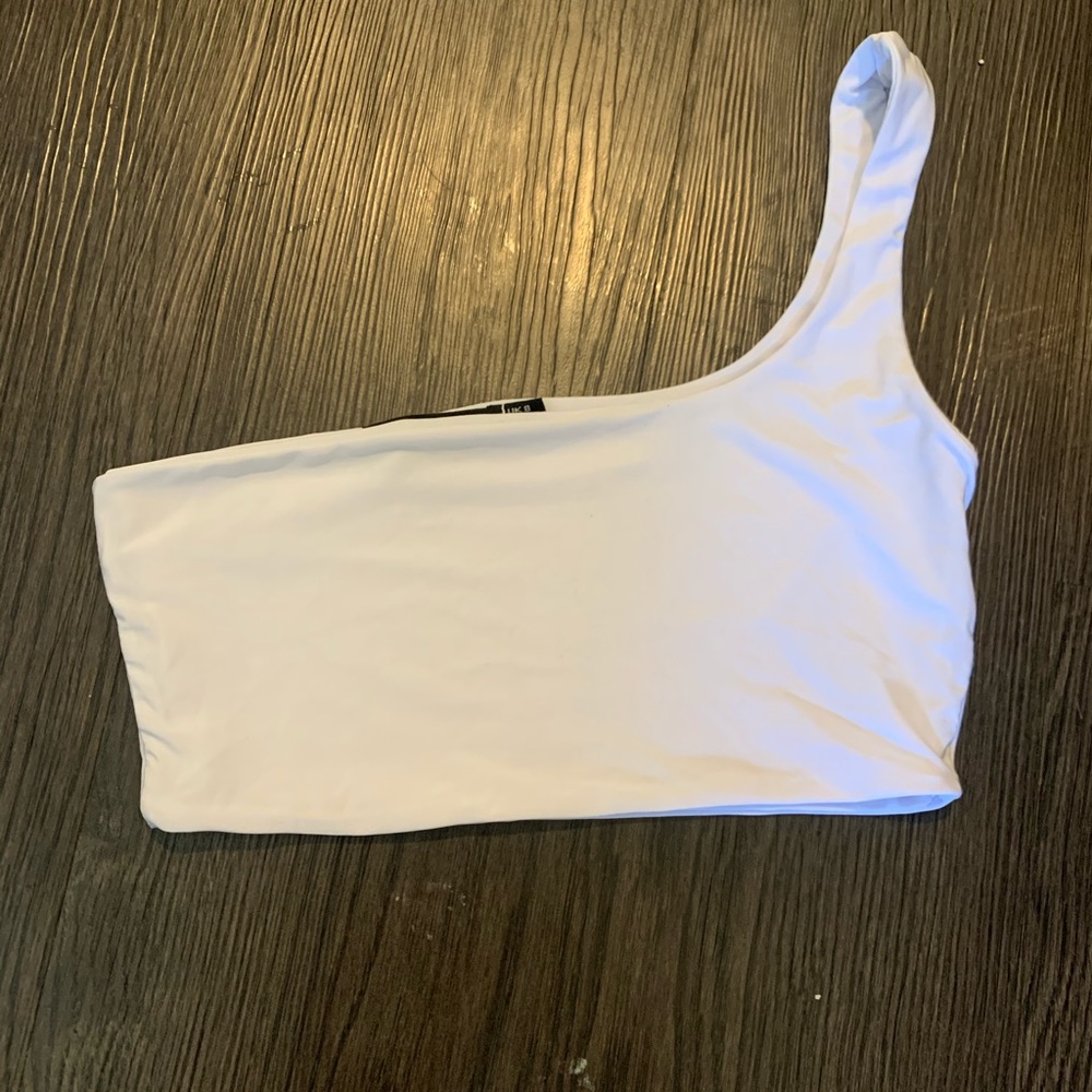 Pretty Little Thing crop top